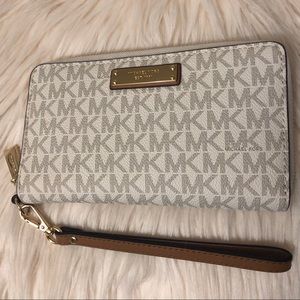 Michael Kors Wallet ✨